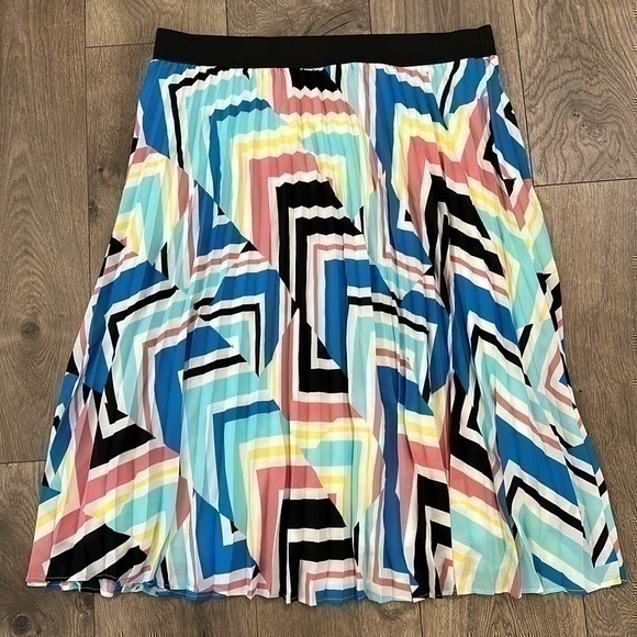 Worthington Cayenne Geo Skirt - Picture 2 of 7